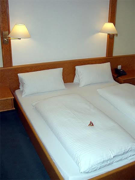 Hotel Leopold Мюнхен Екстериор снимка