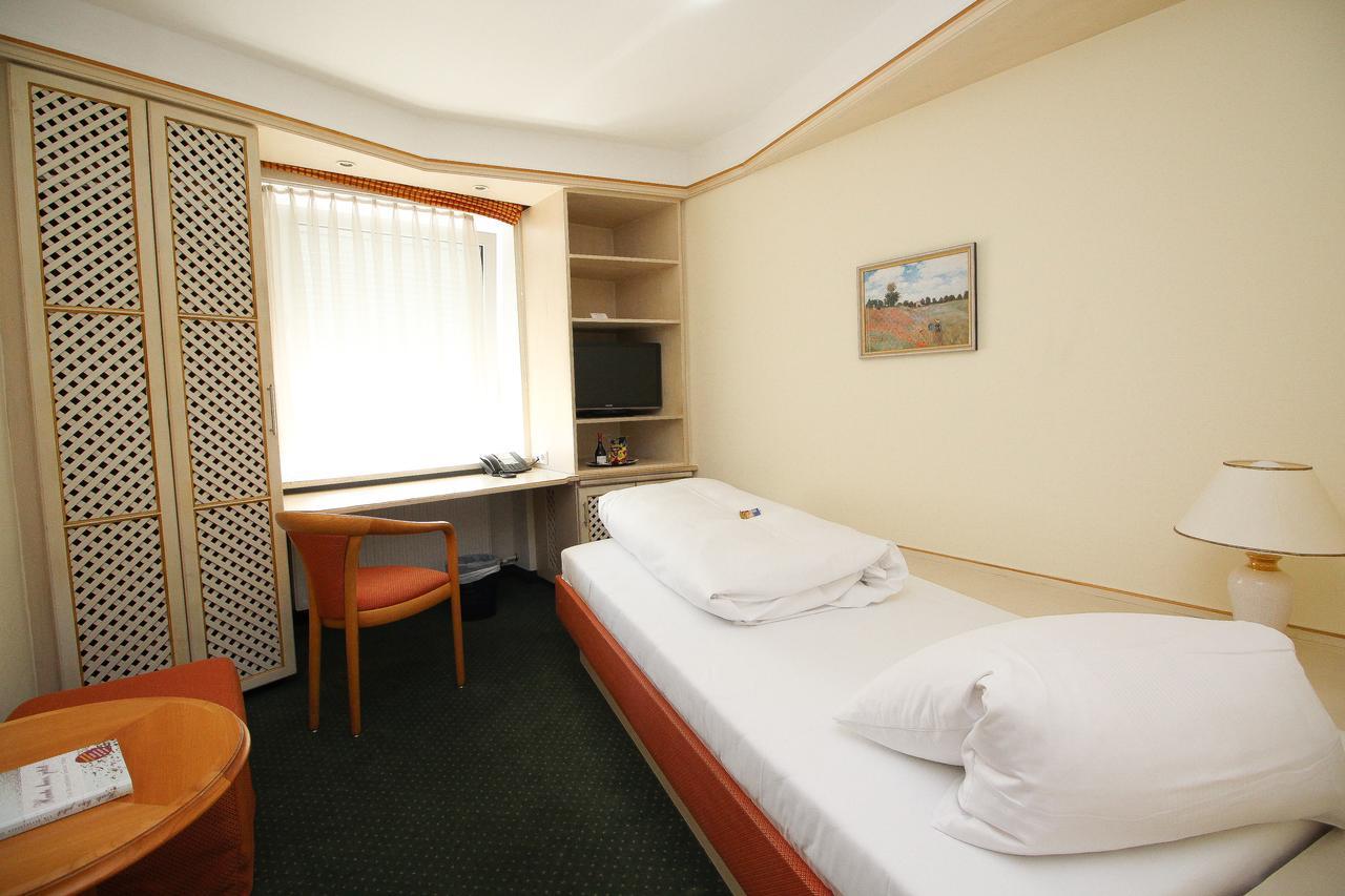 Hotel Leopold Мюнхен Екстериор снимка