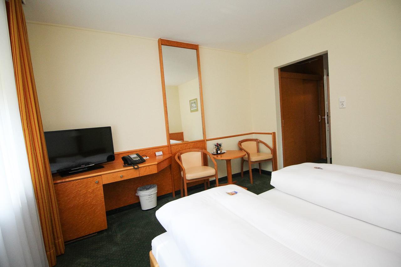Hotel Leopold Мюнхен Екстериор снимка