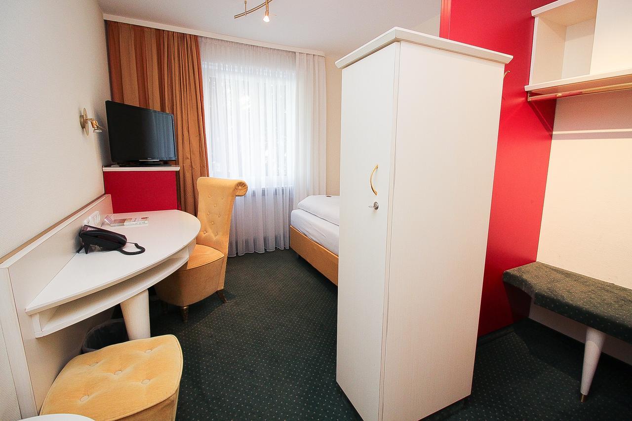 Hotel Leopold Мюнхен Екстериор снимка
