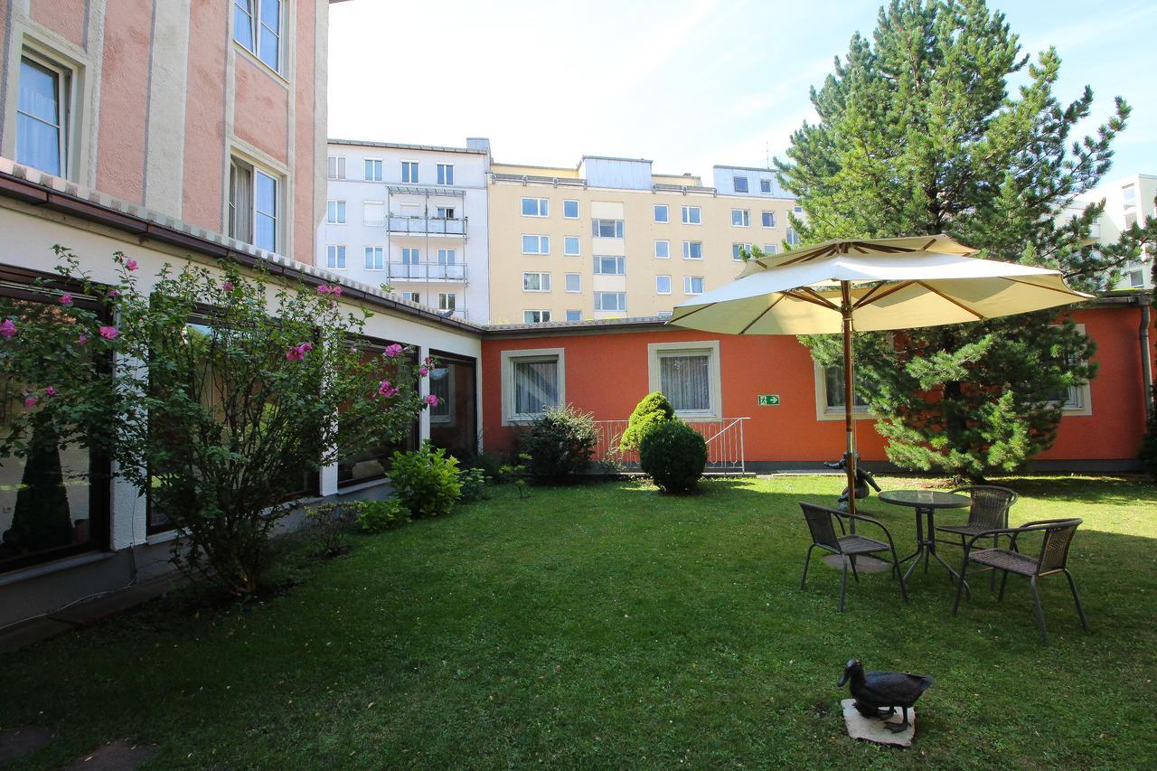 Hotel Leopold Мюнхен Екстериор снимка