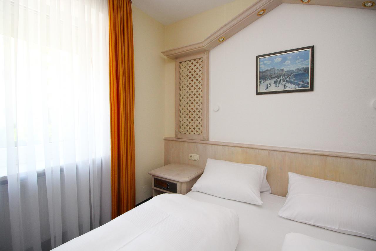 Hotel Leopold Мюнхен Екстериор снимка